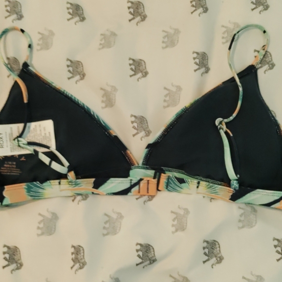 Roxy bikini top only large great condition!LARGE - Picture 2 of 7